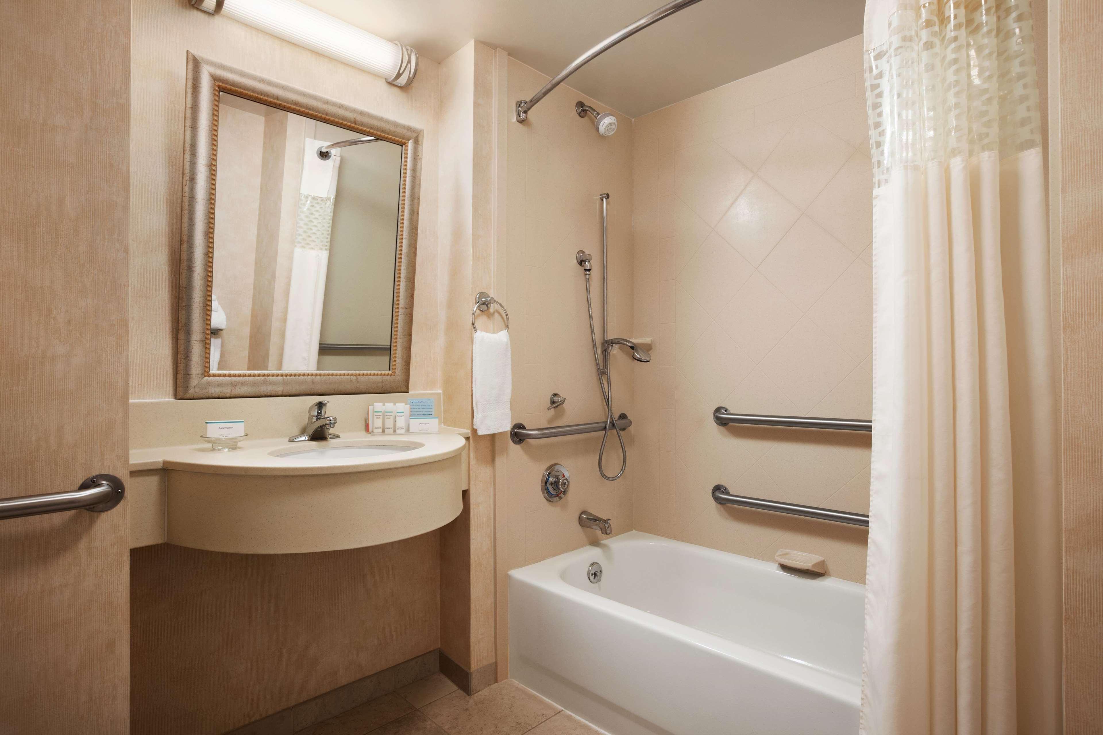 Hampton Inn Geneva Buitenkant foto