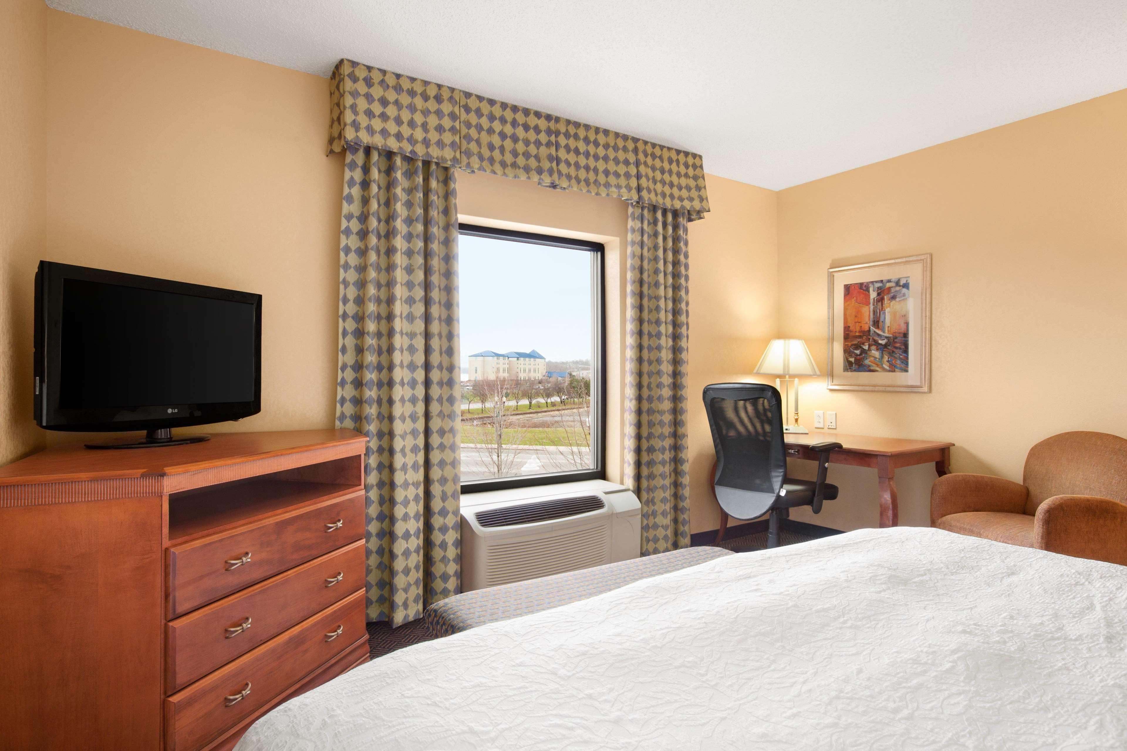 Hampton Inn Geneva Buitenkant foto
