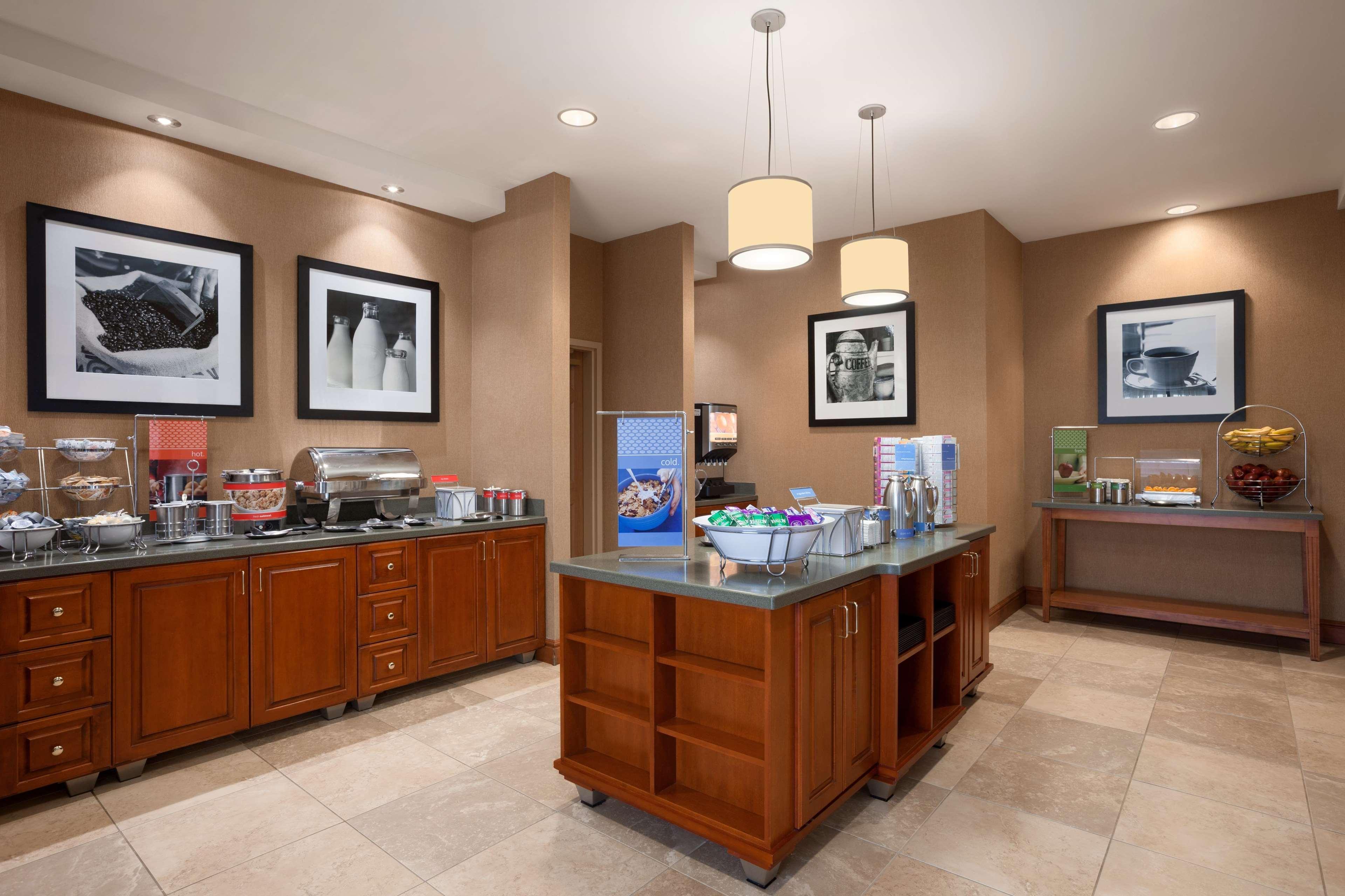 Hampton Inn Geneva Buitenkant foto