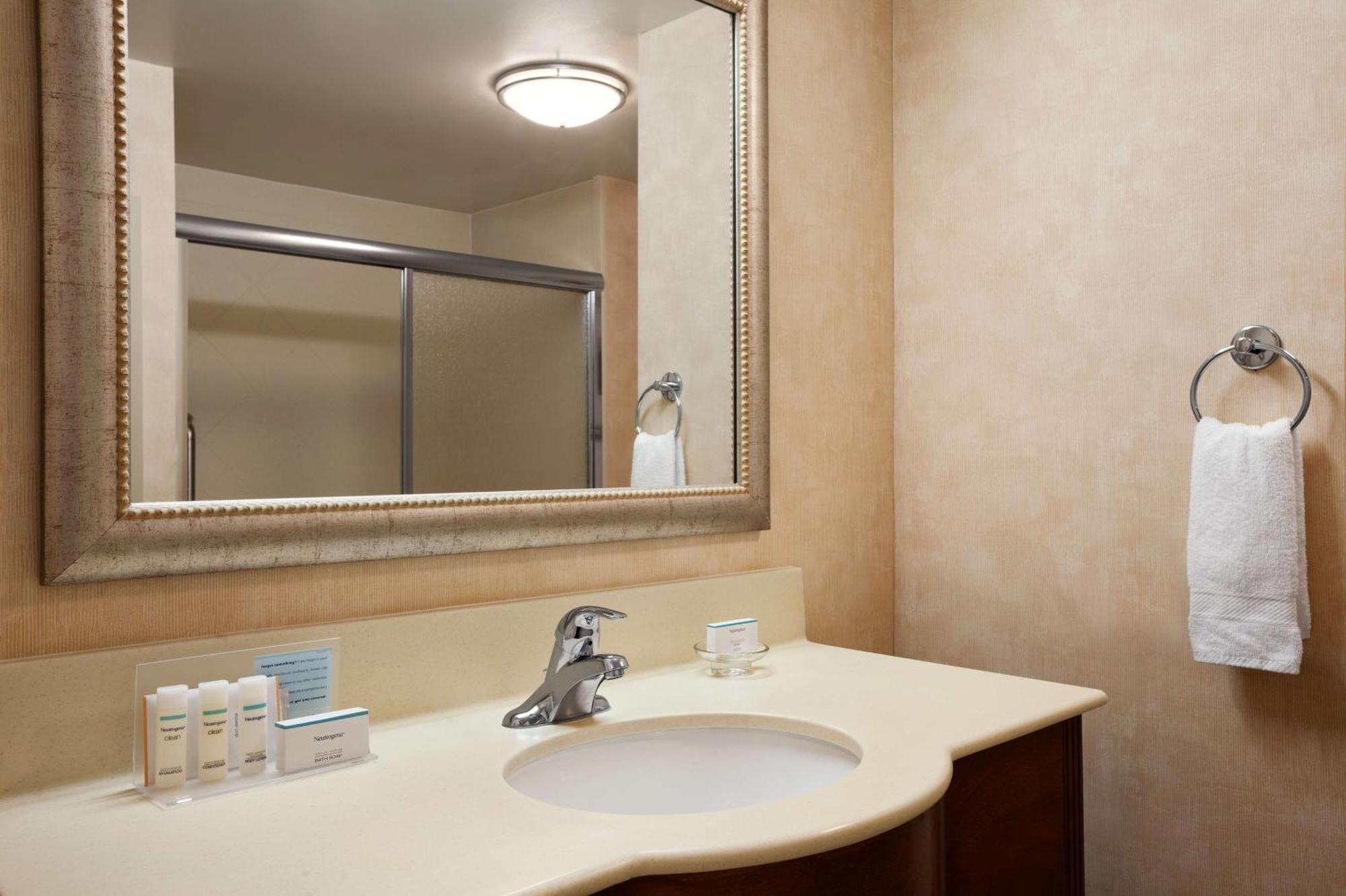 Hampton Inn Geneva Buitenkant foto